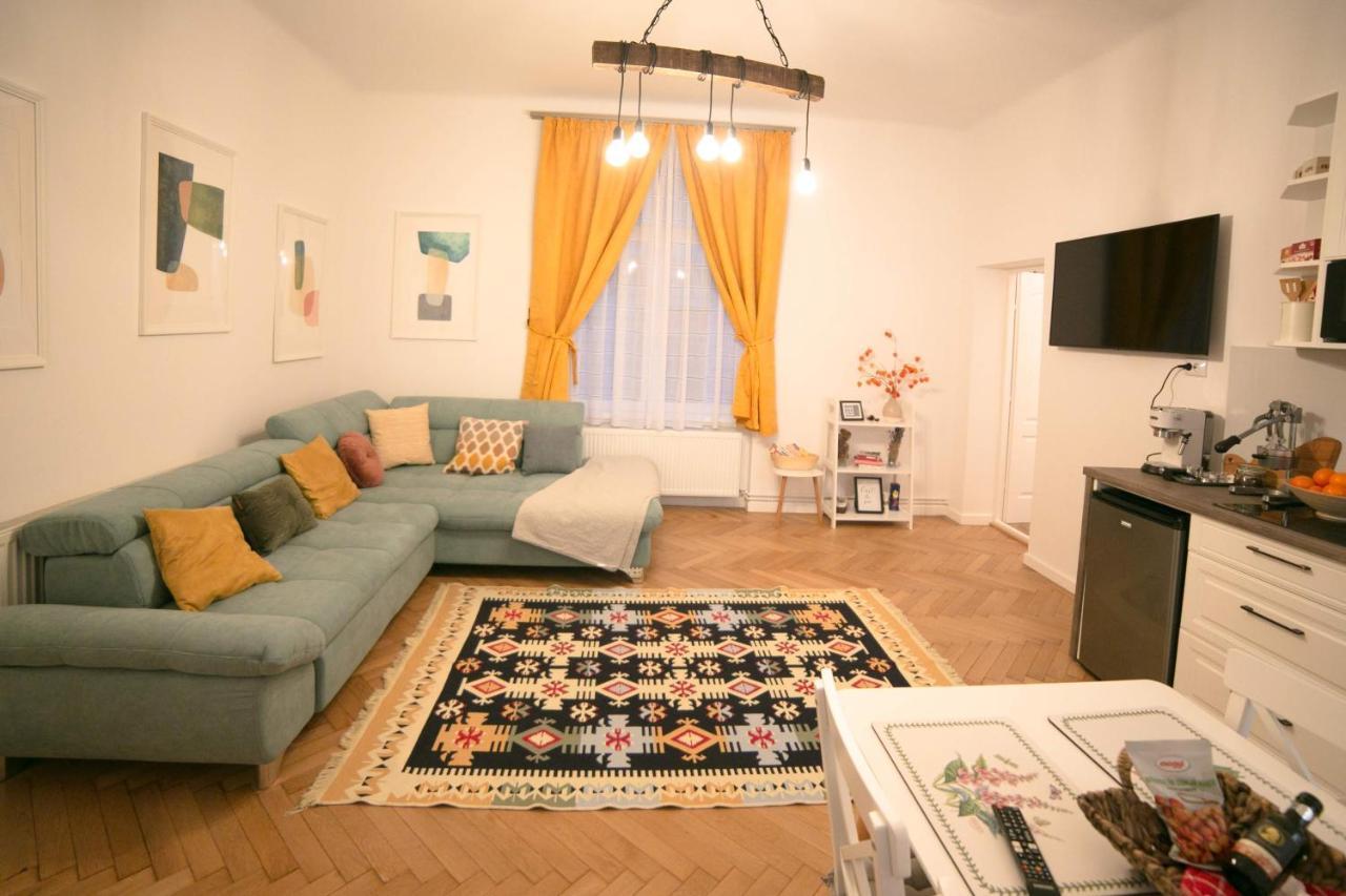 Jasmine Serenity Apartment - Central, Behind Black Church Braşov Exteriör bild