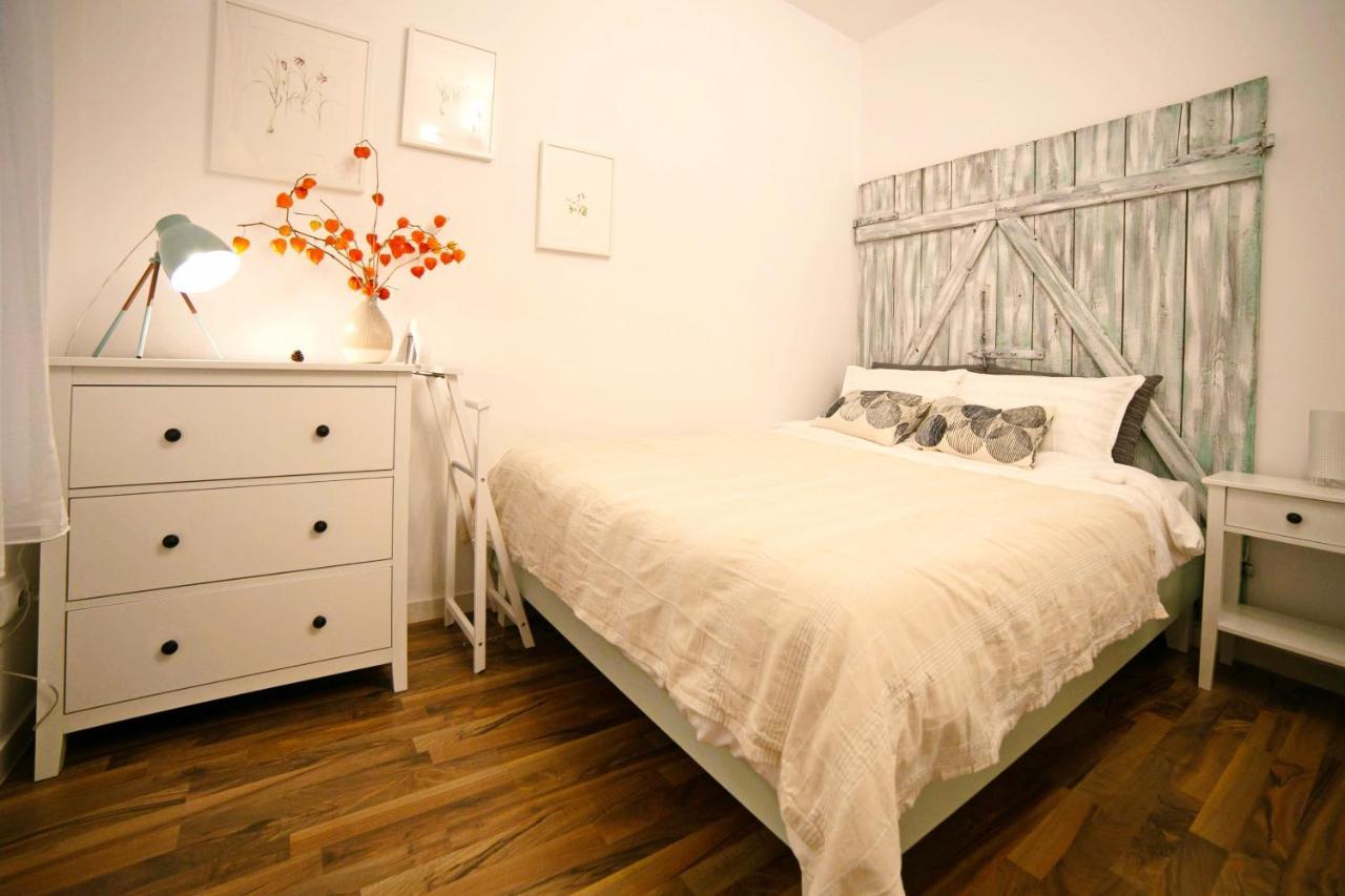 Jasmine Serenity Apartment - Central, Behind Black Church Braşov Exteriör bild